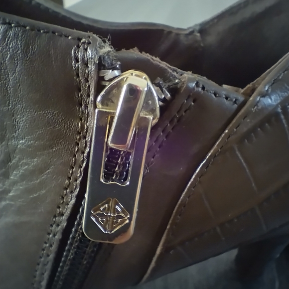 Antonio Melanie Brown leather bootie 3" heel. EUC. Side zipper 8 medium - Picture 11 of 14